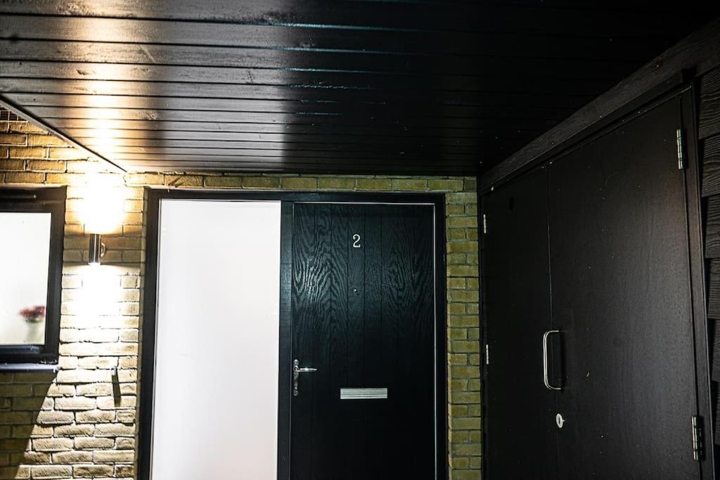 Exquisite Cozy House, Close To Train Station And Amenities Harold Wood Exterior photo